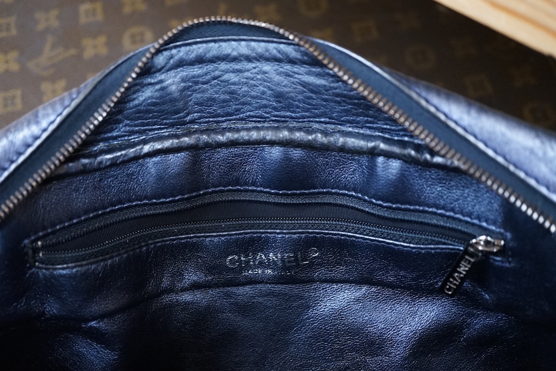 A Chanel metallic 2.55 re-issue quilted camera bag, date code 12407681, 35cm wide